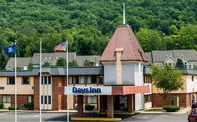 Days Inn By Wyndham Berlin Meriden
